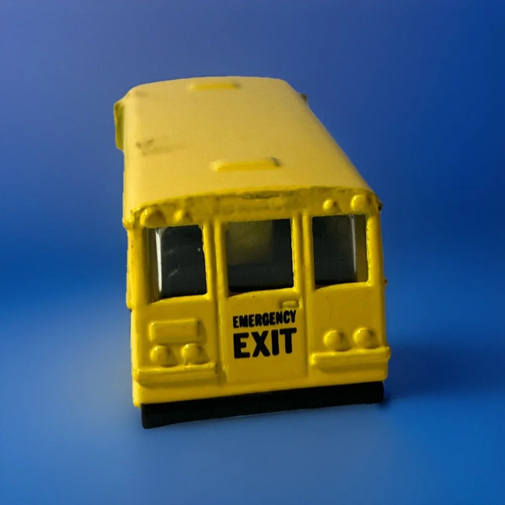 Hot Wheels  1988 yellow  school  bus.‎ Detailed nice